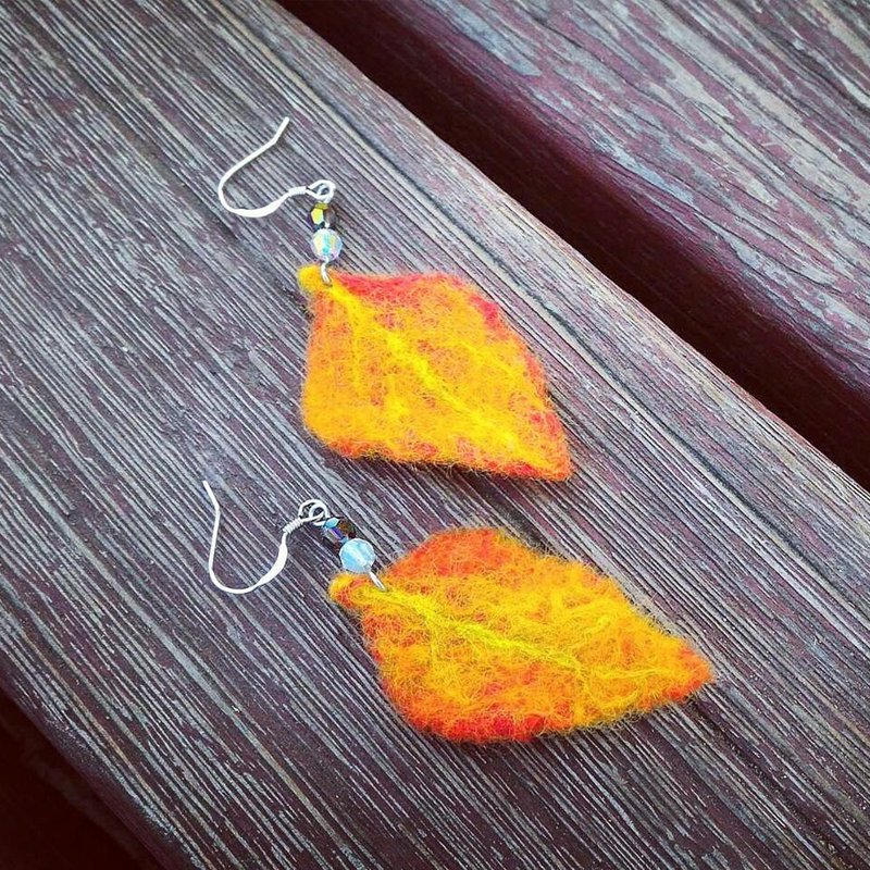 落叶羊毛毡纯银耳勾 - 耳环/耳夹 - 羊毛 橘色