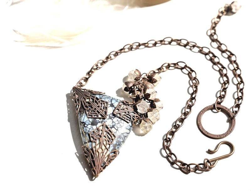 几何形白松石+雕刻白水晶花串~手作颈錬~Only One - 项链 - 玉石 灰色