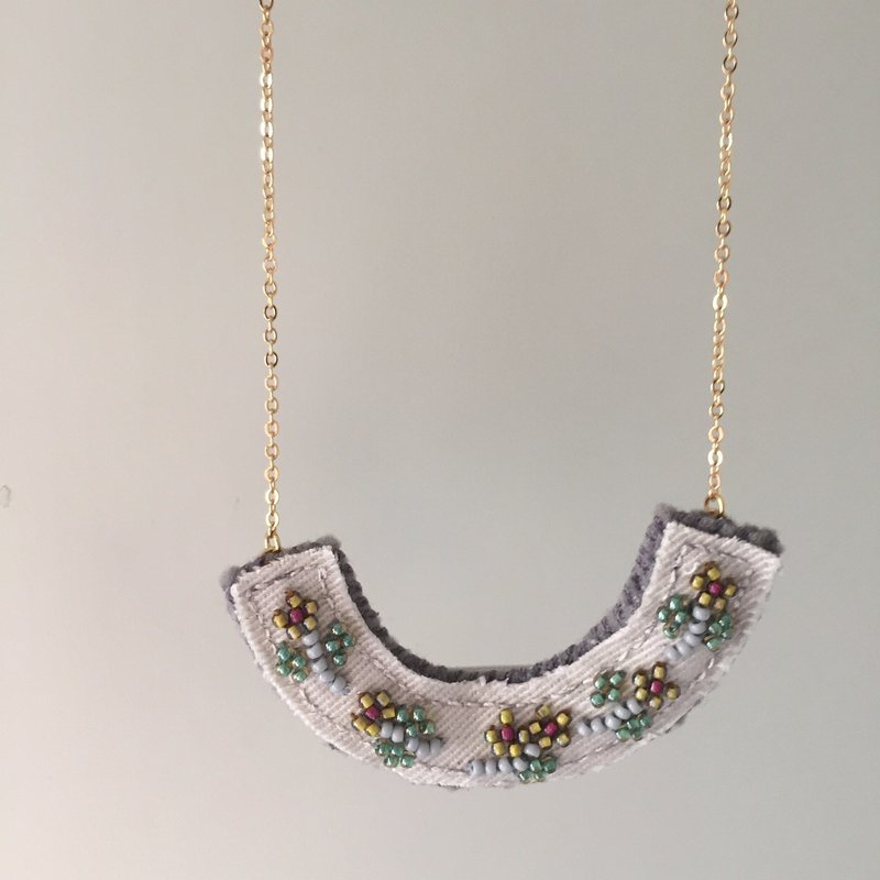 [ Bluesy Mod ] --- Beaded Embroidery necklace . 米珠刺绣小花项链 . “芥黄色小花”( BEY3 ) - 项链 - 其他材质 