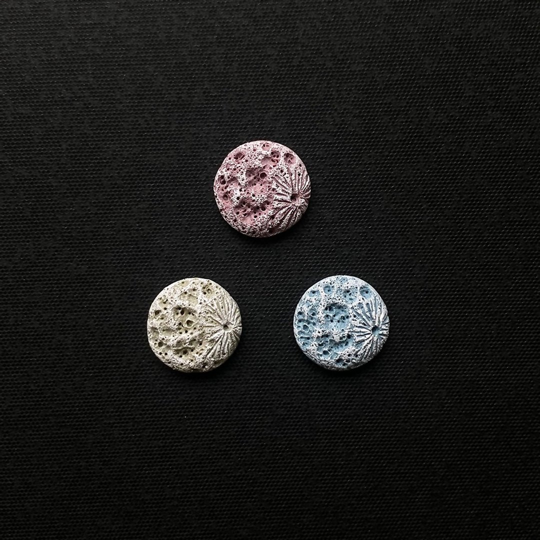 彩色月球月亮贴耳耳环-colorful moon polymer clay earring - 耳环/耳夹 - 陶 多色