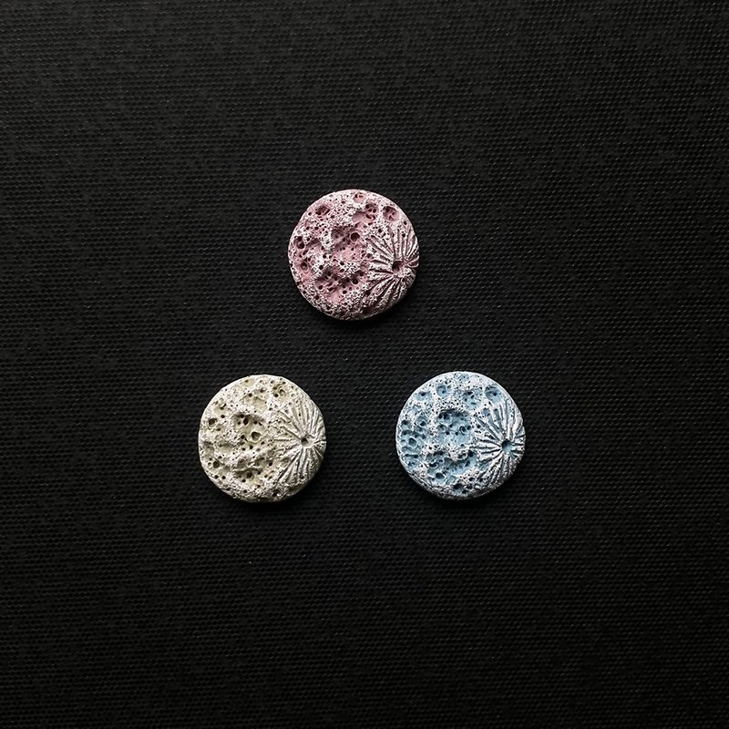 彩色月球月亮贴耳耳环-colorful moon polymer clay earring - 耳环/耳夹 - 陶 多色