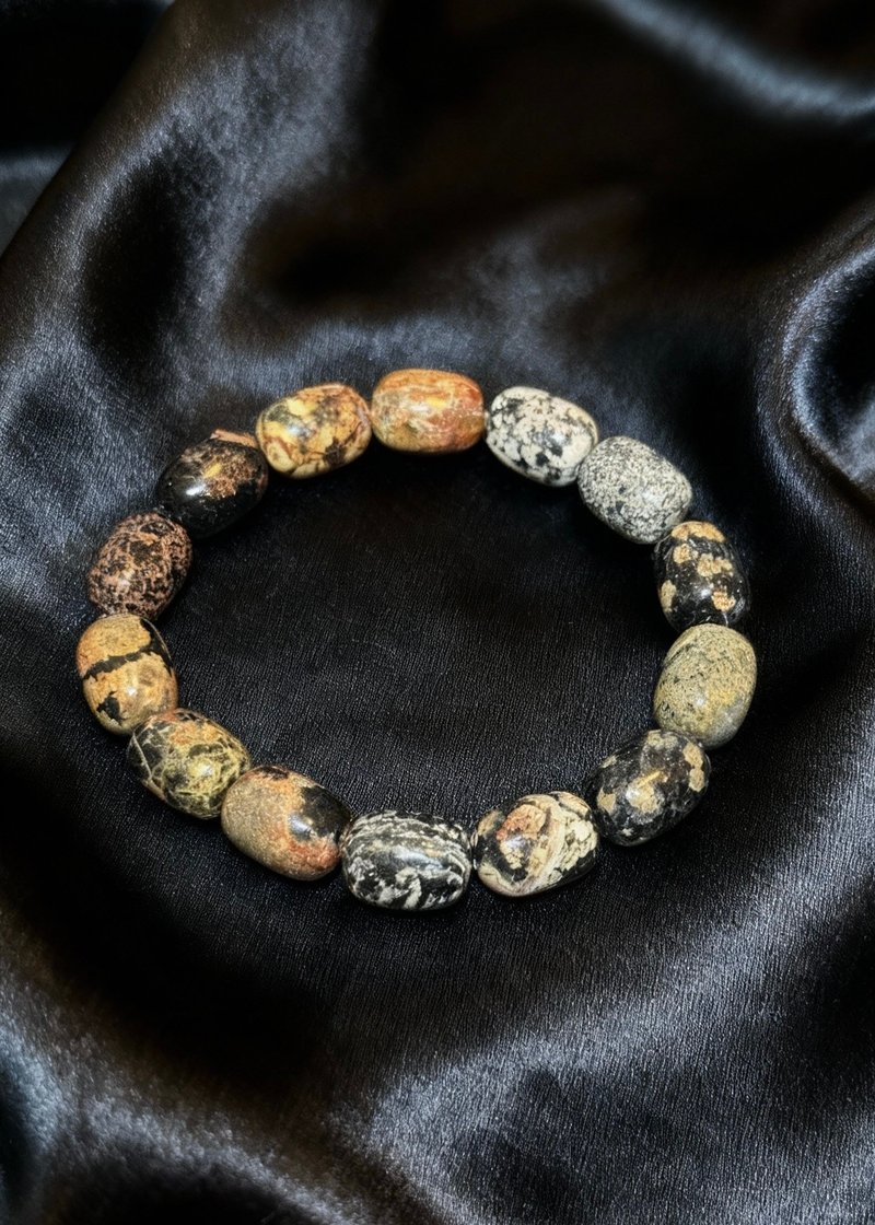 Crystal.EAA 梅花玉石手链 - 手链/手环 - 玉石 卡其色