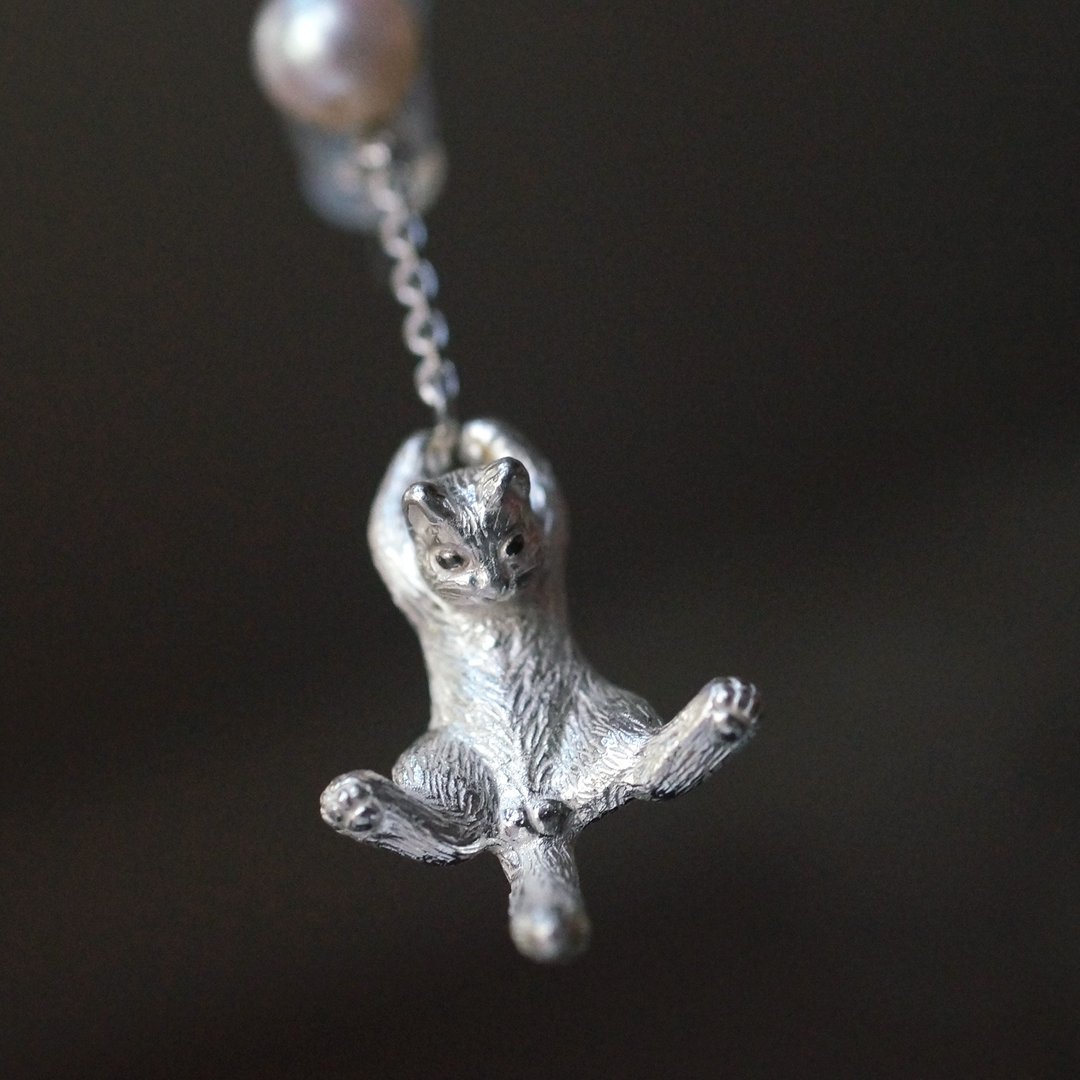 Balloons and flying cat earrings One ear - 耳环/耳夹 - 半宝石 银色