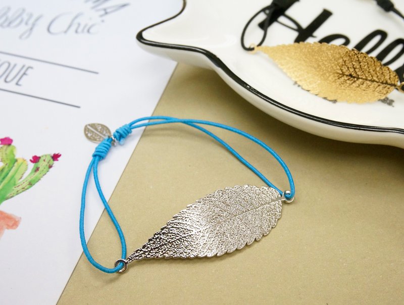 Edith & Jaz • 羽毛叶手绳 (粉蓝色绳) - 手链/手环 - 其他金属 蓝色