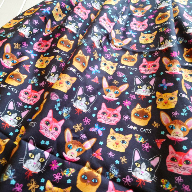 【订制商品】猫与蝴蝶花朵 裙 / 均码 / 美国布料 / 猫 猫 猫 日本制造 - 裙子 - 棉．麻 黑色