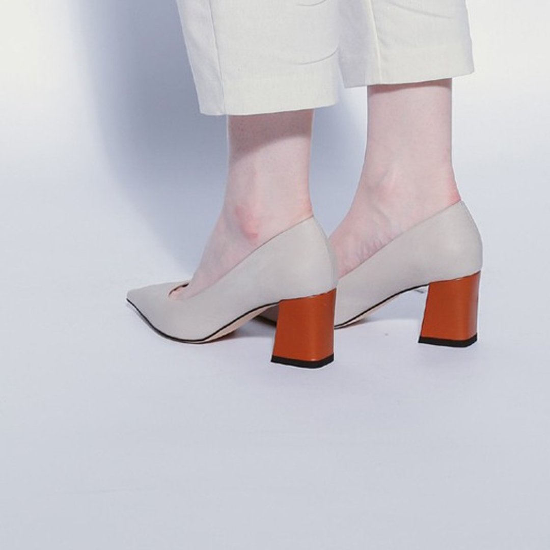 复古摩登 粗跟尖头鞋 杏橘 - 高跟鞋 - 真皮 卡其色