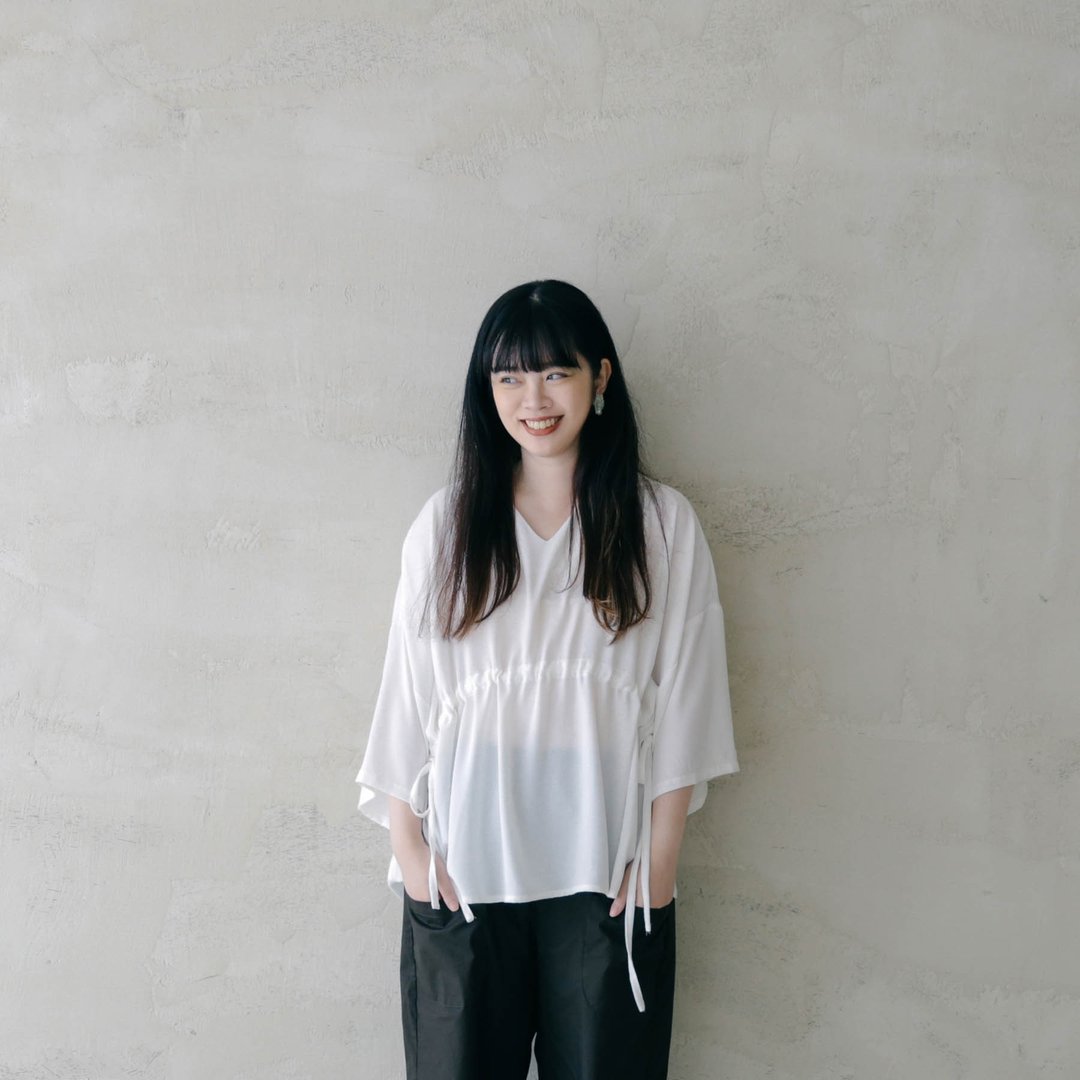 白波抽绳造型感上衣 - 女装上衣 - 其他人造纤维 白色