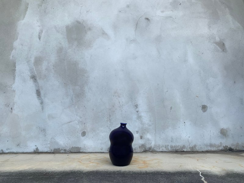 Wave mini vase 全瓷花器 - 深海蓝 - 花瓶/陶器 - 瓷 蓝色