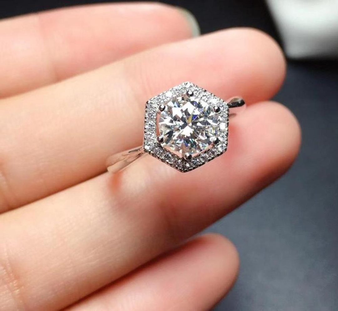 Dainty Moissanite Ring, 1ct Moissanite Diamond Ring, Moissanite Silver Ring - 戒指 - 其他金属 银色