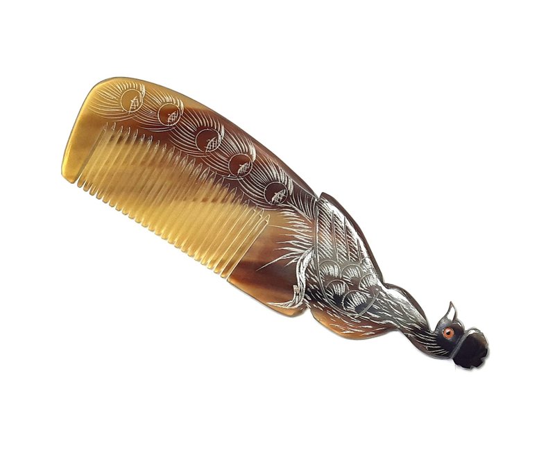 Unique Hair Comb Anti-Static and Dandruff Resistant Handmade from Buffalo Horn. - 彩妆刷具/镜子/梳子 - 环保材料 咖啡色