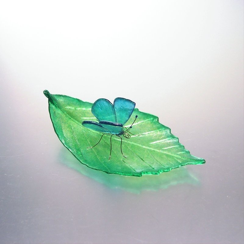 Glass butterfly Arhopala ganesa on leaf - 摆饰 - 玻璃 绿色