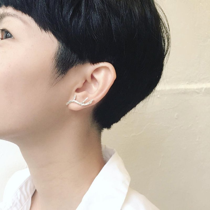 Antler earring 鹿角耳环  风景系列 纯银耳环 - 耳环/耳夹 - 其他金属 白色