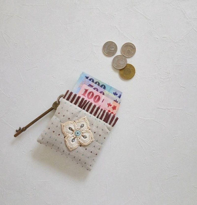 现货!【KGO/弹片口金包】10CM 钩织花片 点点先染 棉麻条纹 铺棉 - 零钱包 - 棉．麻 卡其色