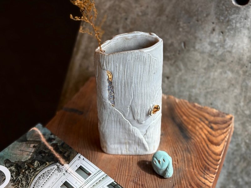 韩国艺术家 이보미 陶瓷造型 手作花器 - 花瓶/陶器 - 陶 白色