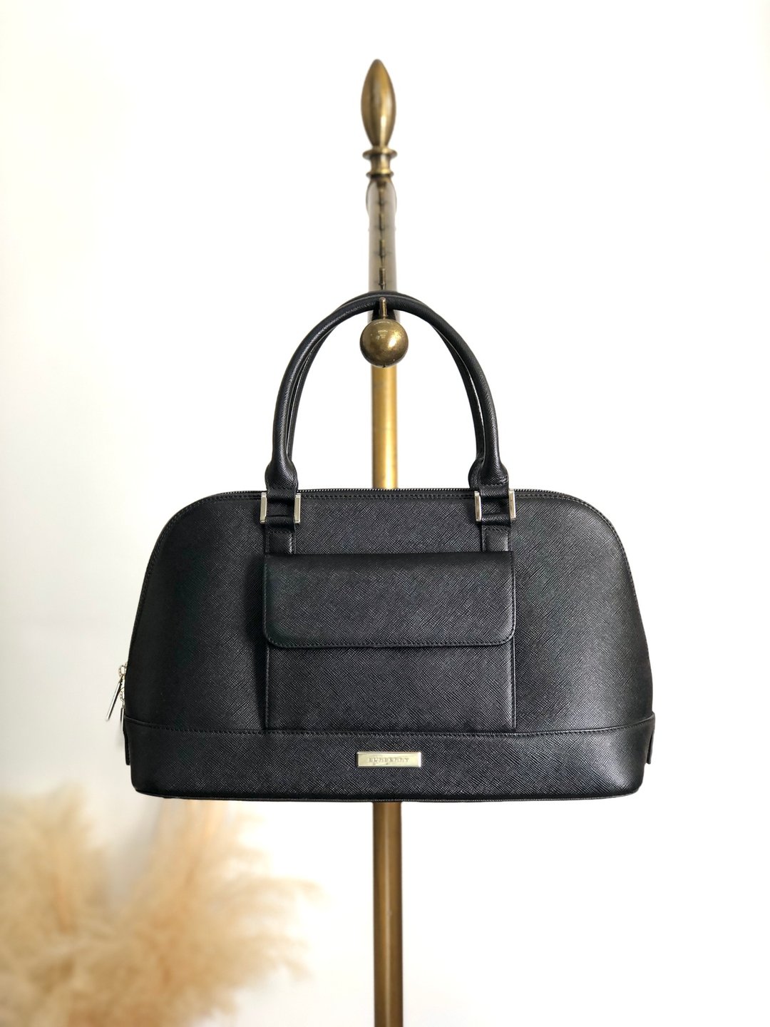 【 VintageShop solo 日本直送中古包专卖店 】BURBERRY 黑色皮革手提包 附前袋 vintage 古董 h2h7ny - 手提包/手提袋 - 真皮 黑色