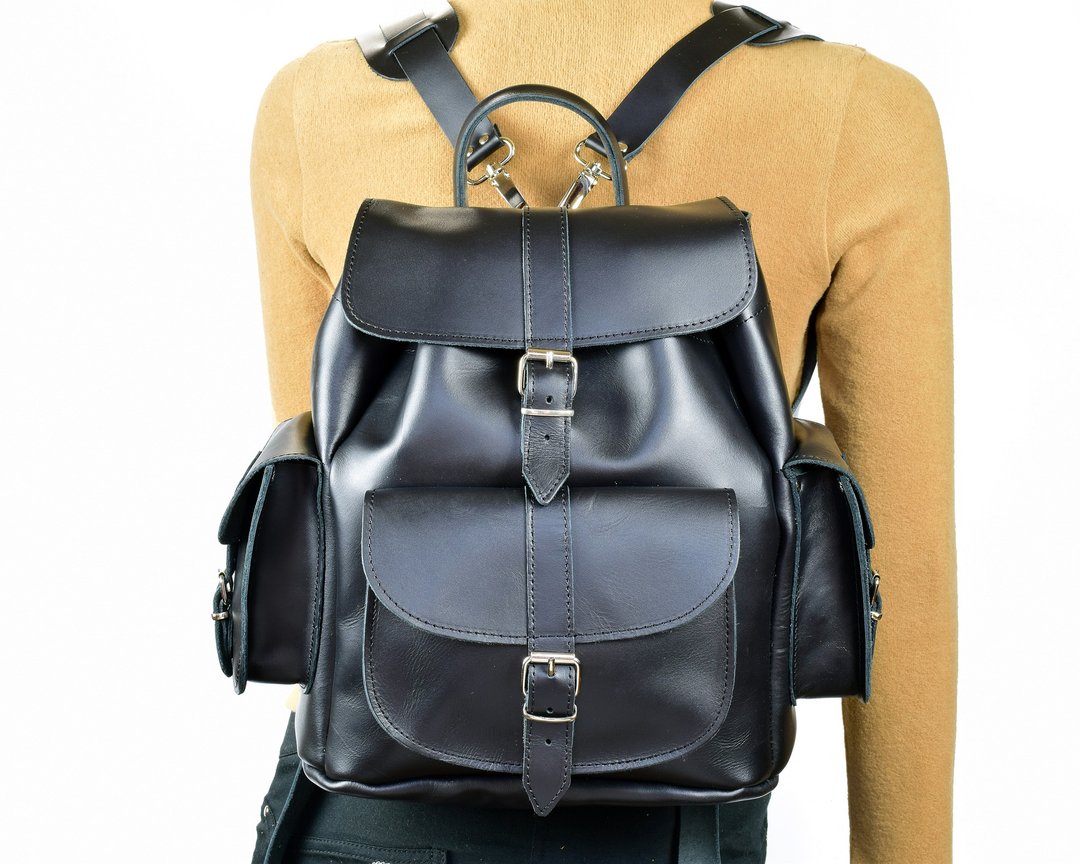 Black Leather Backpack Handmade of Full Grain Leather, Minimal Backpack, Unisex. - 后背包/双肩包 - 真皮 黑色