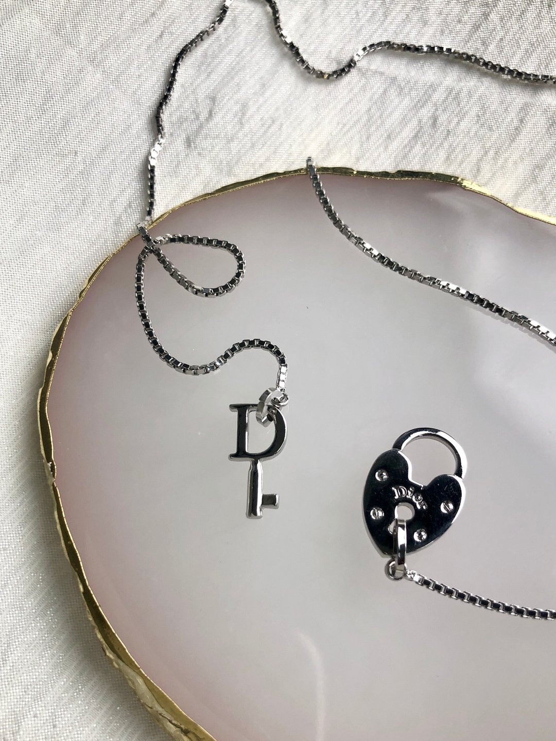 【日本直送，铭牌二手包装】Christian Dior 克里斯汀·迪奥项链银DIOR Logo 心形图案钥匙孔 5mnwvr - 项链 - 其他材质 银色