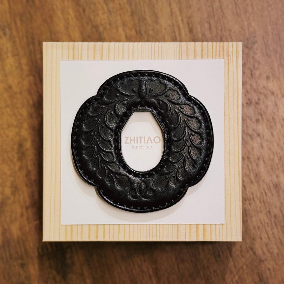 原创手工制作牛皮剑道木刀镡 隐秘之境 黑色 标准木刀 Tsuba - 运动配件 - 真皮 黑色