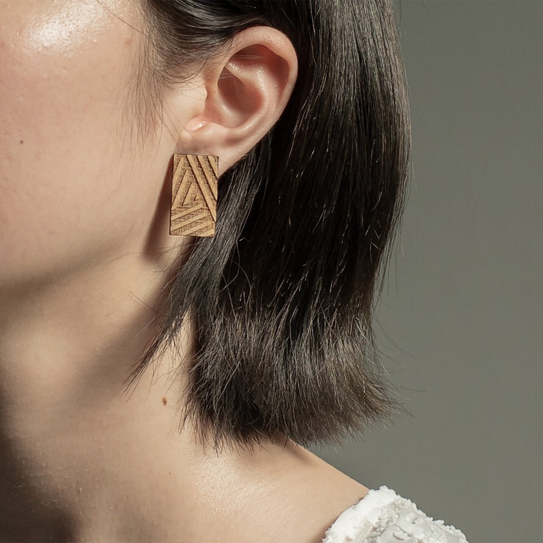 pierce stripe / stripe pierced earrings - 耳环/耳夹 - 木头 
