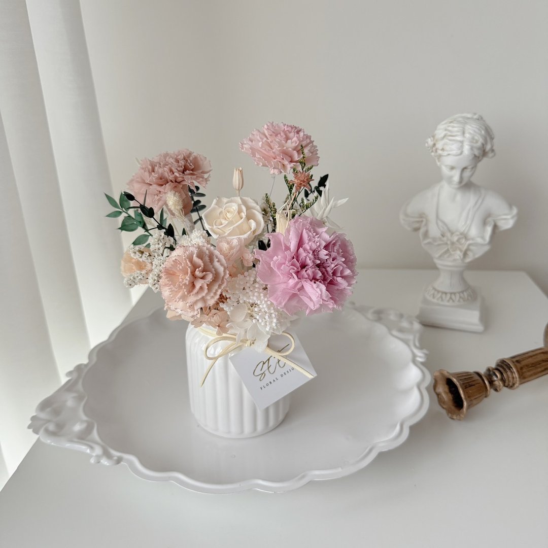 SEE 看见花艺设计 |永生康乃馨 | 母亲节 | 柔光康乃馨扩香花瓶 - 干燥花/捧花 - 植物．花 