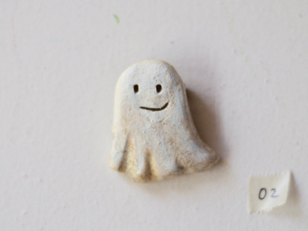 ghost in the forest broach   Happy Halloween cute broach - 胸针 - 陶 白色