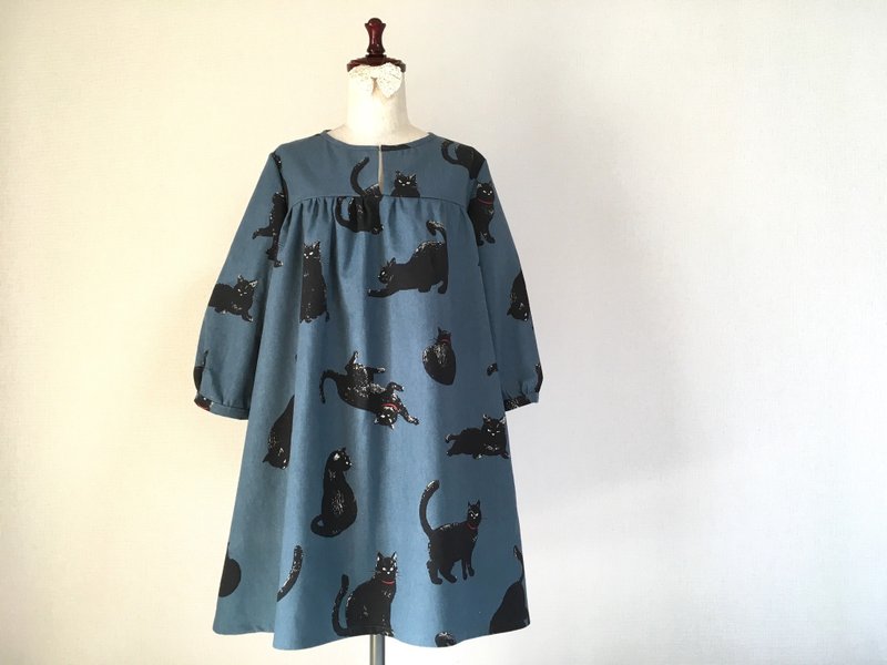 Cozy black cat gather one piece three-quarter sleeve cotton linen blue gray - 洋装/连衣裙 - 棉．麻 灰色
