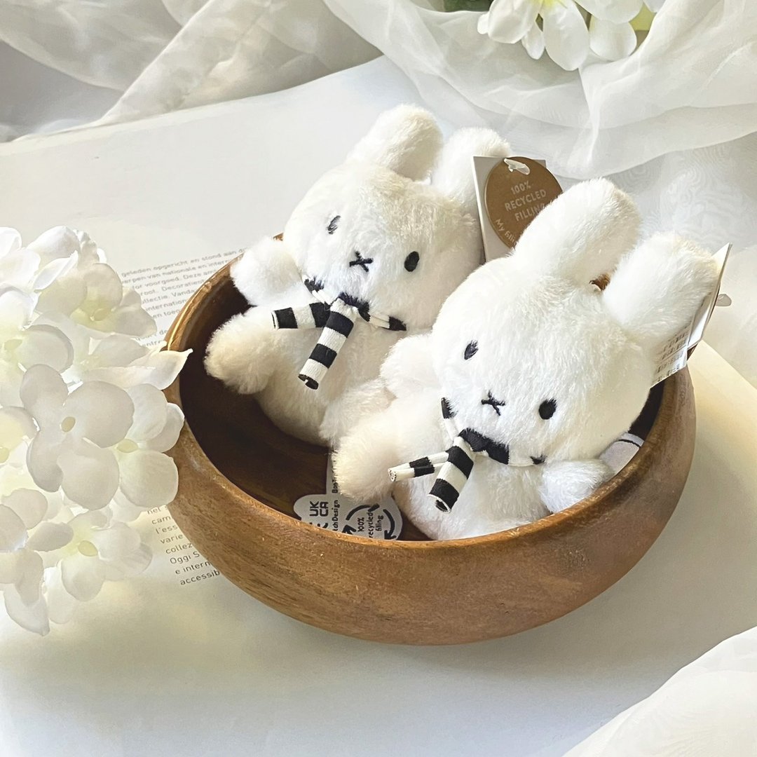 BON TON TOYS Miffy 米菲兔钥匙圈 - 围巾兔 10cm - 钥匙链/钥匙包 - 聚酯纤维 白色
