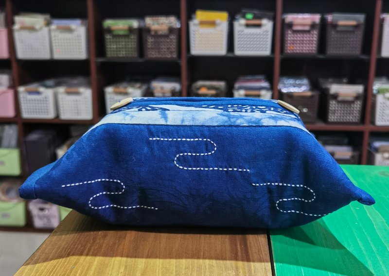 【新品】【拼布原创设计】流水祥云纸巾盒 - 收纳用品 - 棉．麻 蓝色