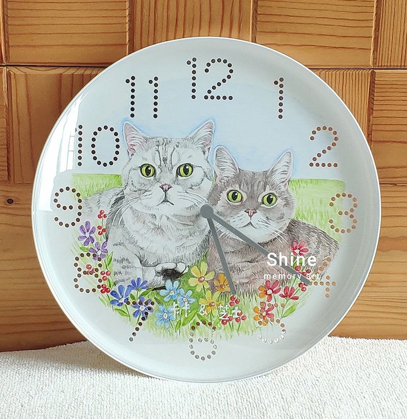 【定制】手绘宠物猫猫挂墙时钟-两只|纪念 礼物 毛小孩 - 订制抱枕/饰品 - 塑料 