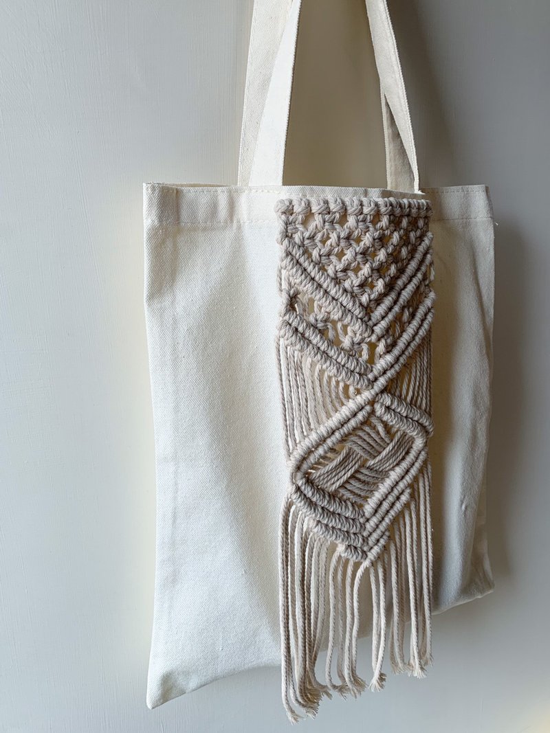 Macrame / Canvas Bag / 帆布袋 / 编织流苏肩背提袋A款 - 侧背包/斜挎包 - 棉．麻 白色