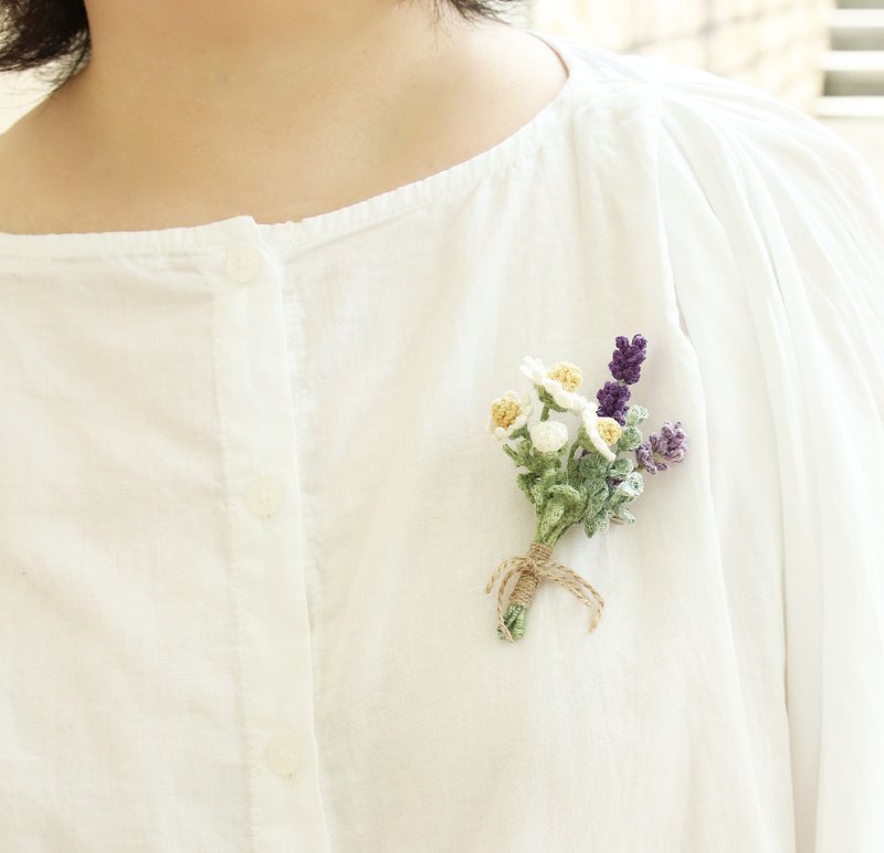 薰衣草 洋甘菊 花束胸针 L 人手钩针编织 日本天然麻线 清新优雅 - 胸针 - 棉．麻 紫色