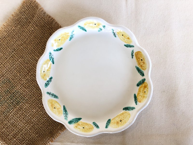 六寸花边圆盘-黄色栀子花 - 盘子/餐盘/盘架 - 瓷 白色