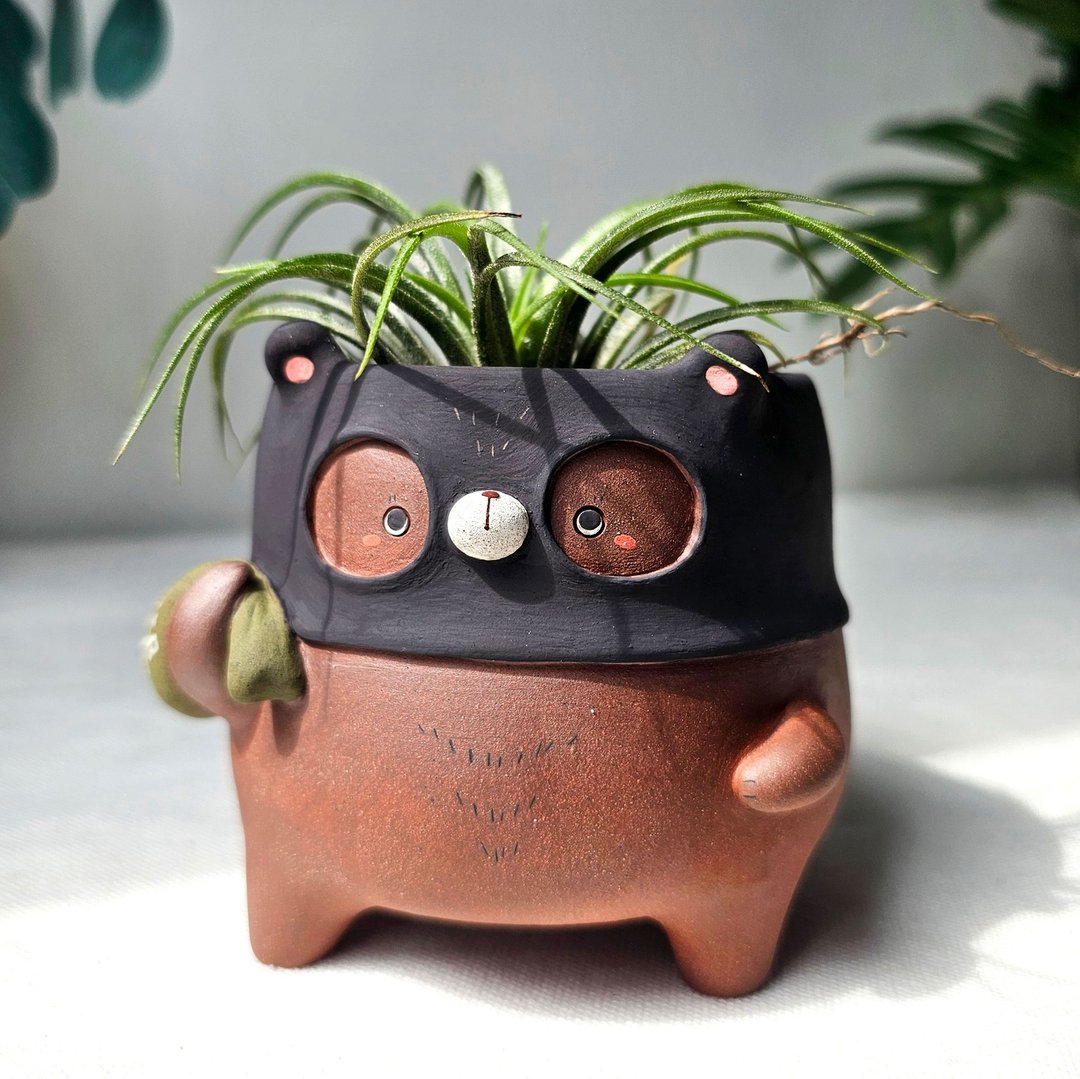 The seed robber bear planter. Handmade plant pot. - 花瓶/陶器 - 陶 