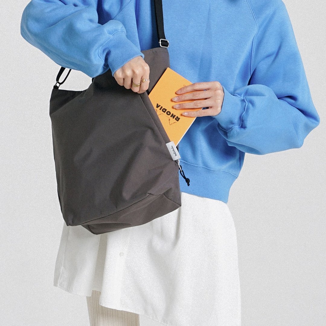 City系列新品 | COLLIN 双面侧背斜背手提包M号 (铁灰) 肩带可调 - 侧背包/斜挎包 - 尼龙 灰色