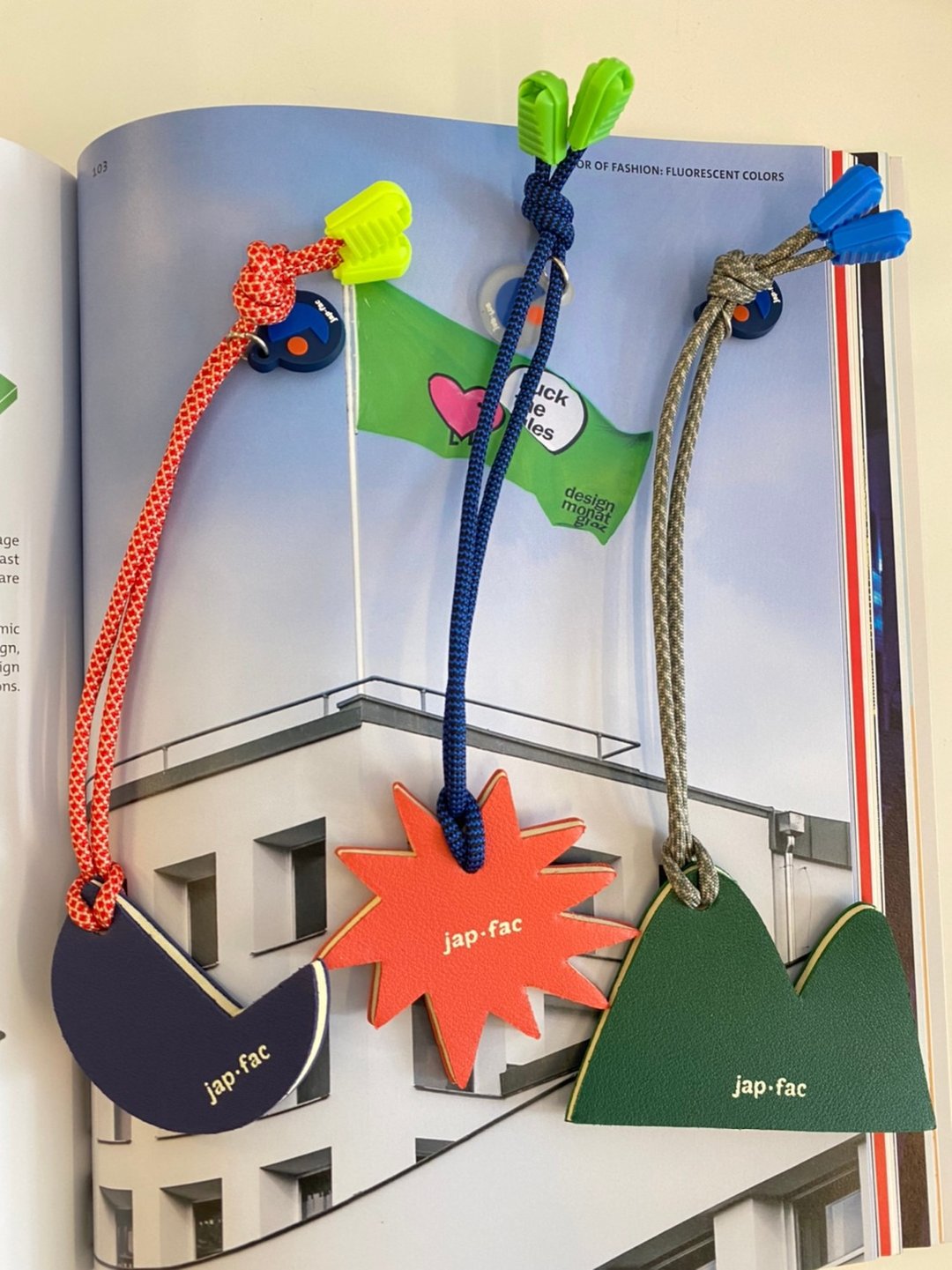 Japfac Keychain Our  Universe Leather Tag - 钥匙链/钥匙包 - 人造皮革 多色