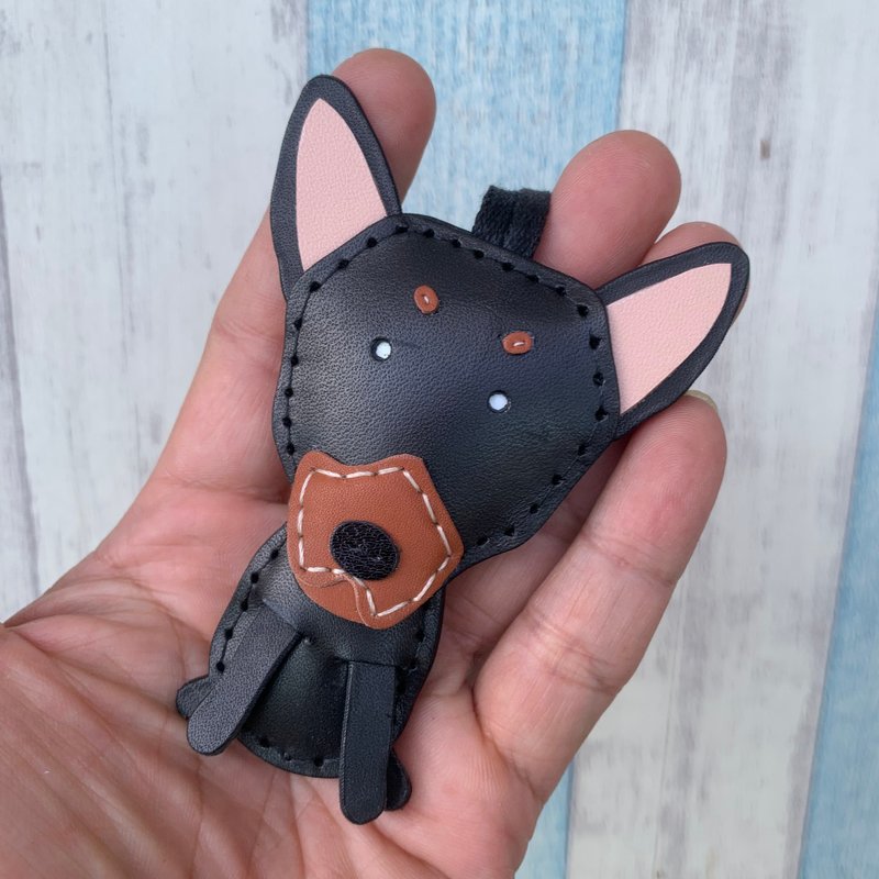 疗愈小物 手工皮革 黑色 可爱 杜宾狗 纯手工缝制 吊饰 小尺寸 - 吊饰 - 真皮 黑色