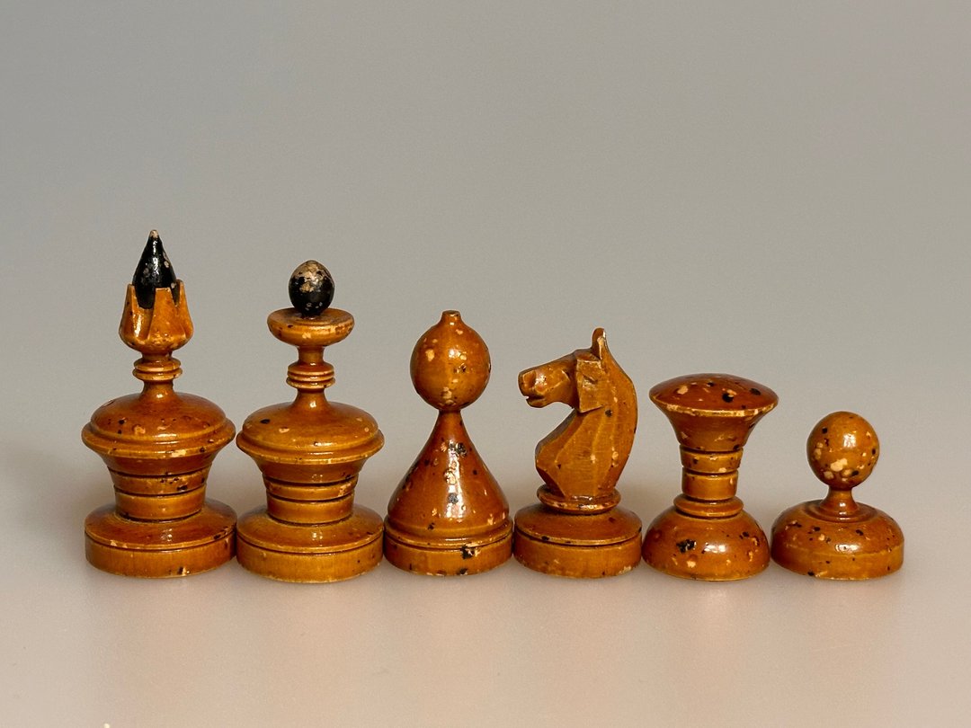 最稀有的俄罗斯苏联构成主义国际象棋套装，小型 - 桌游/玩具 - 木头 黑色