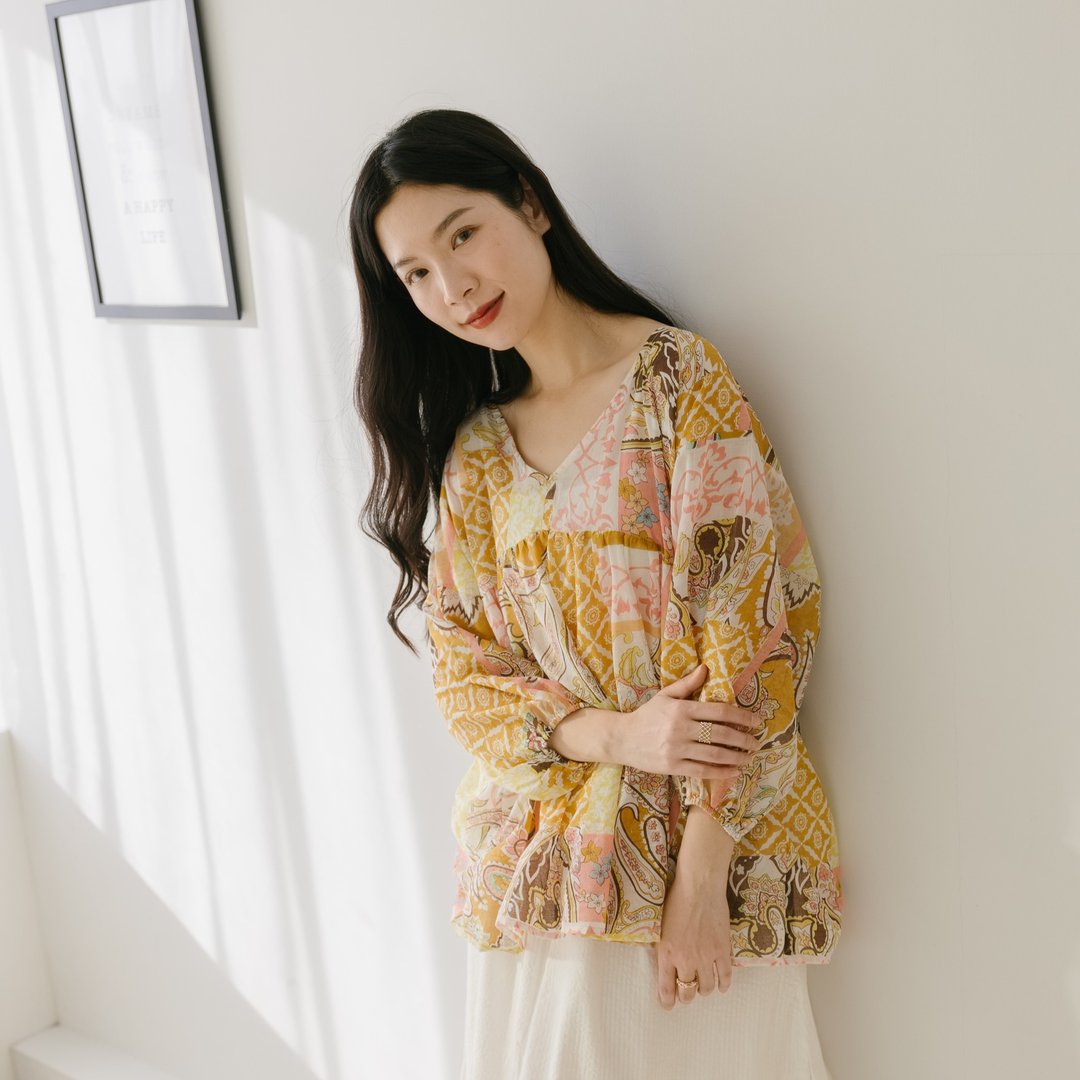 设计款 上衣 Joy V领 七分袖 女装上衣 色块花 台湾手作 - 女装上衣 - 棉 金色