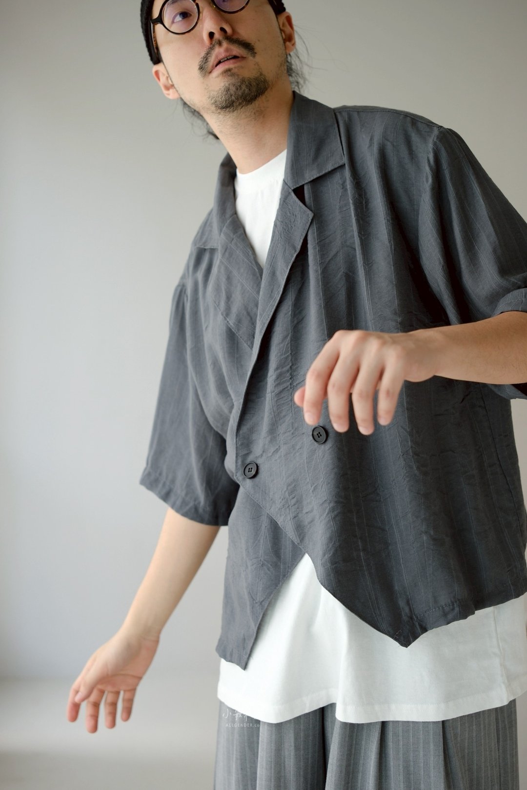 夏夜晚风人造丝短袖西服外套 - 2色 - 夏夜墨 - 女装休闲/机能外套 - 其他人造纤维 黑色