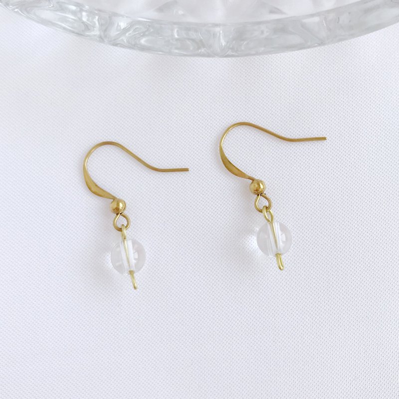 古典串珠。白水晶 黄铜耳环 手作 垂坠耳环 耳勾 优雅气质 简单 - 耳环/耳夹 - 水晶 透明
