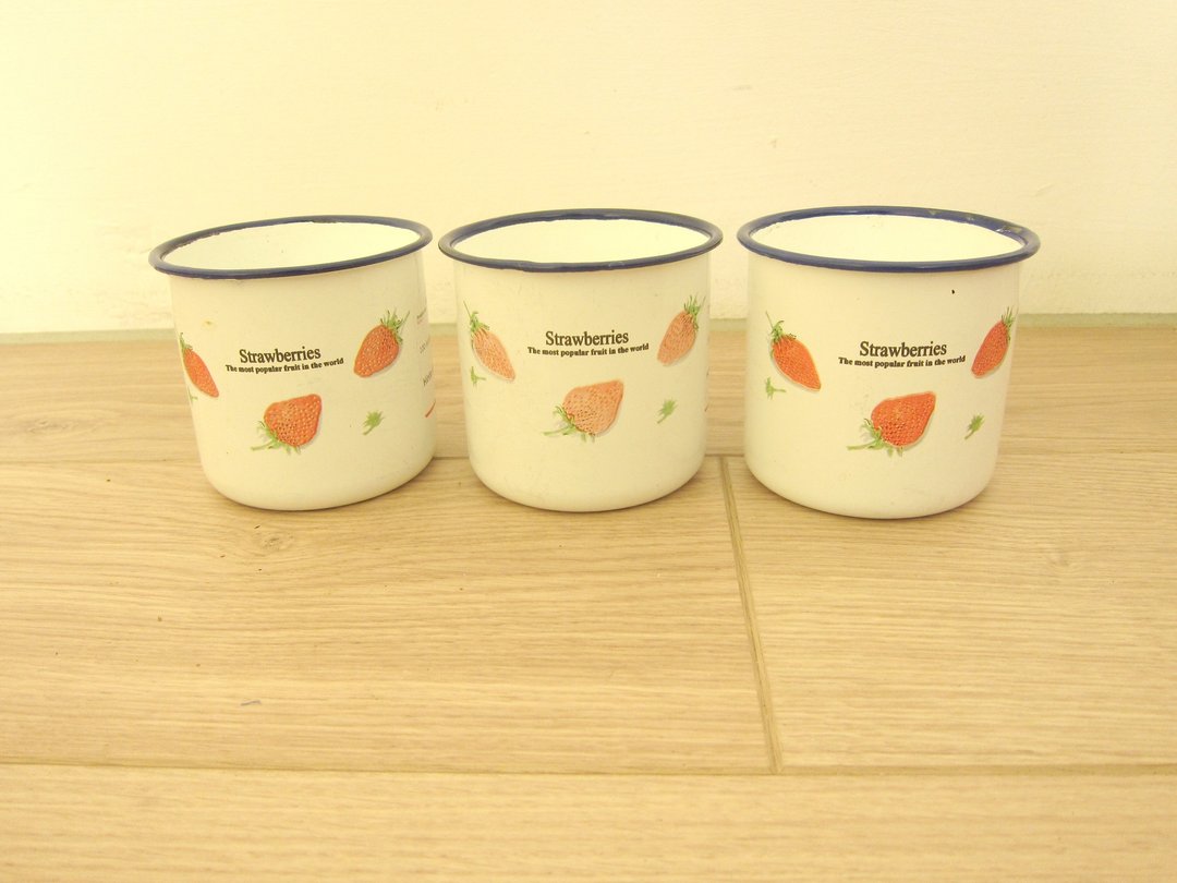 北欧乡村复古草莓珐琅杯 - 茶具/茶杯 - 珐琅 白色