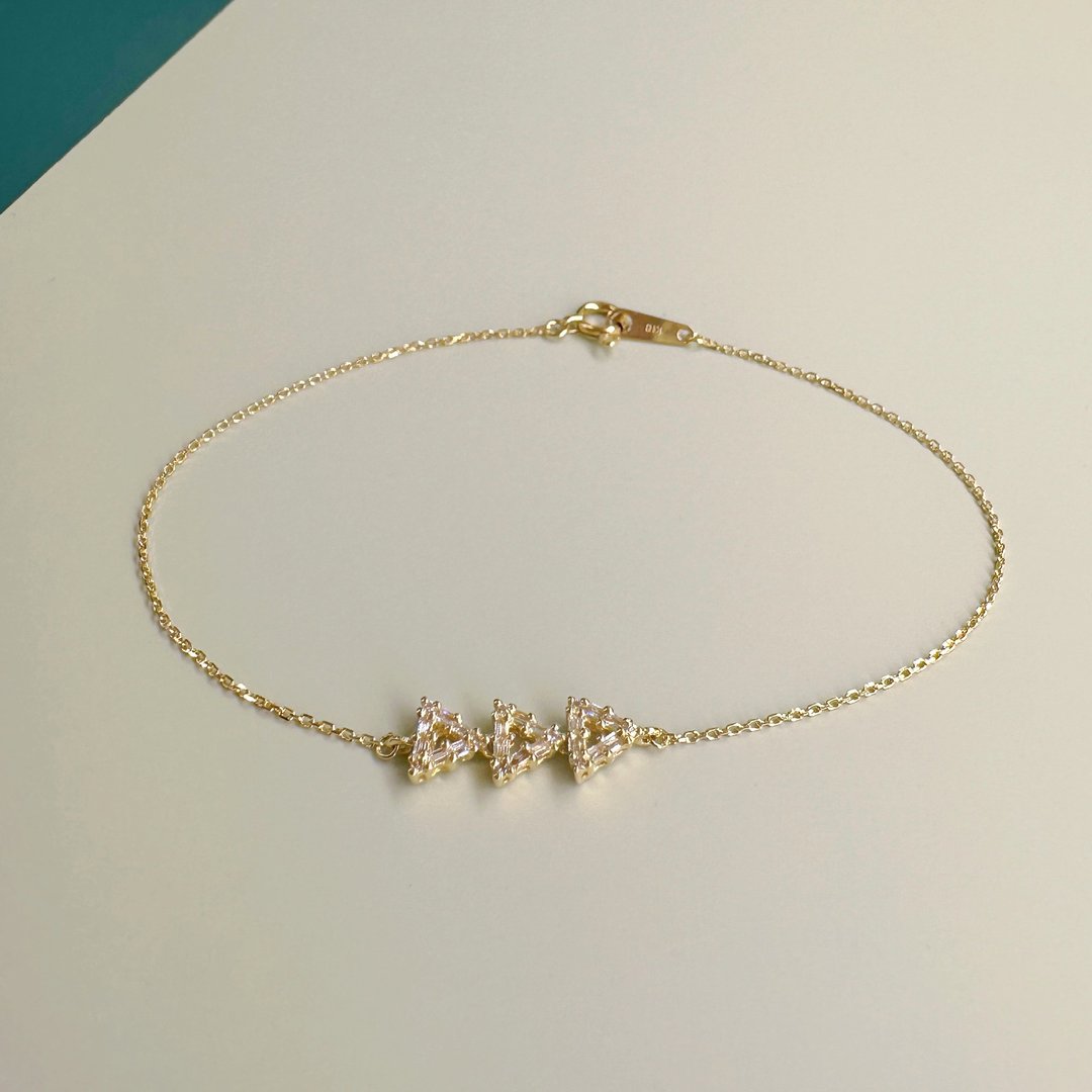 18K金三重三角钻石手链 Triple Triangle Diamond Bracelet - 手链/手环 - 贵金属 