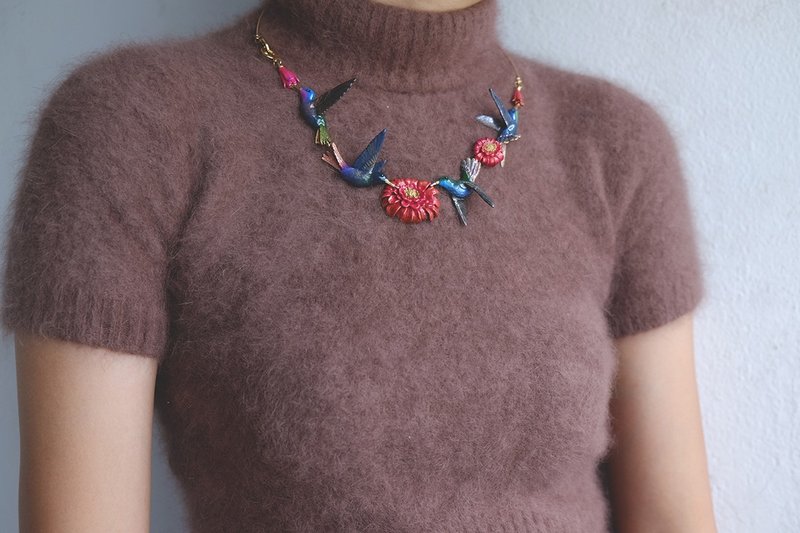 Hummingbird Melody Statement Necklace - Statement Pieces - 项链 - 铜/黄铜 多色