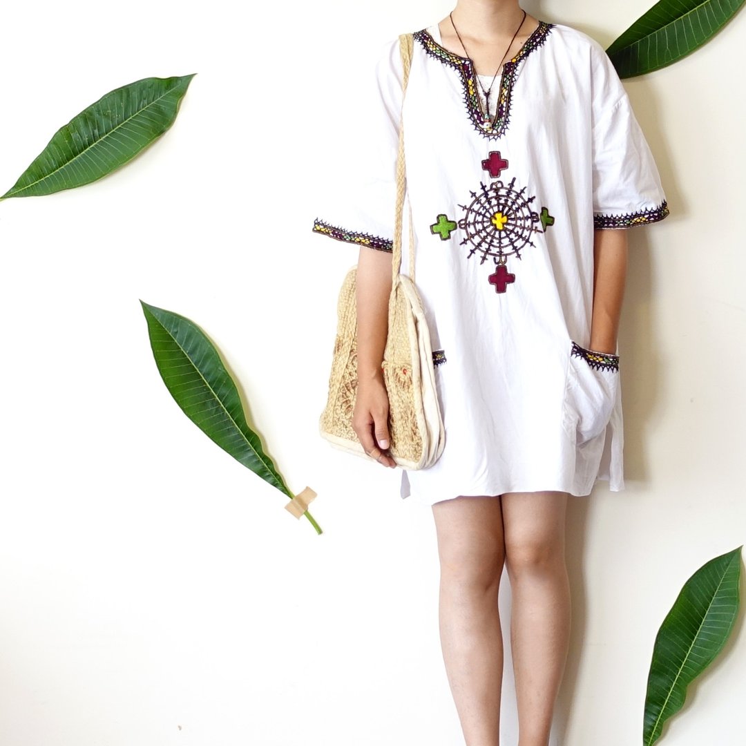 BajuTua /古着/ 伊索比亚传统刺绣上衣- 咖啡红 - 女装上衣 - 棉 白色