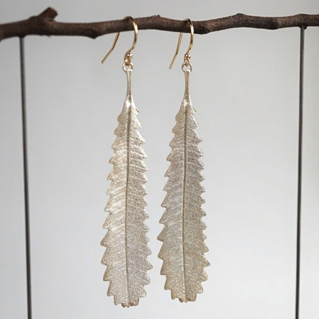 Banksia leaf earrings {EP055SV} - 耳环/耳夹 - 其他金属 
