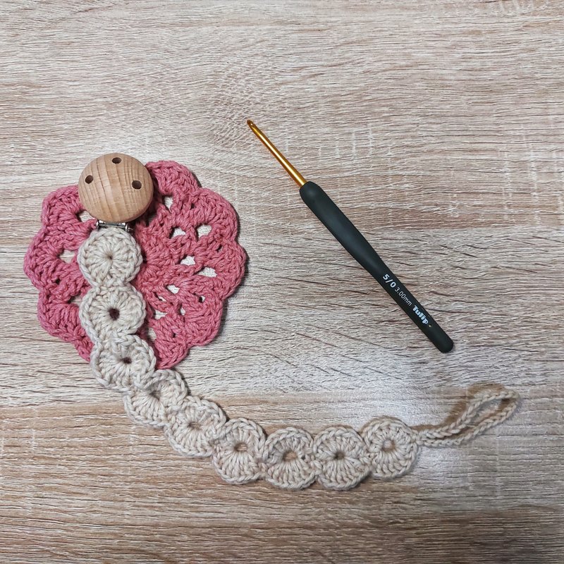 奶茶色圈圈奶嘴链-木质奶嘴夹-27cm - 奶瓶/奶嘴 - 棉．麻 多色