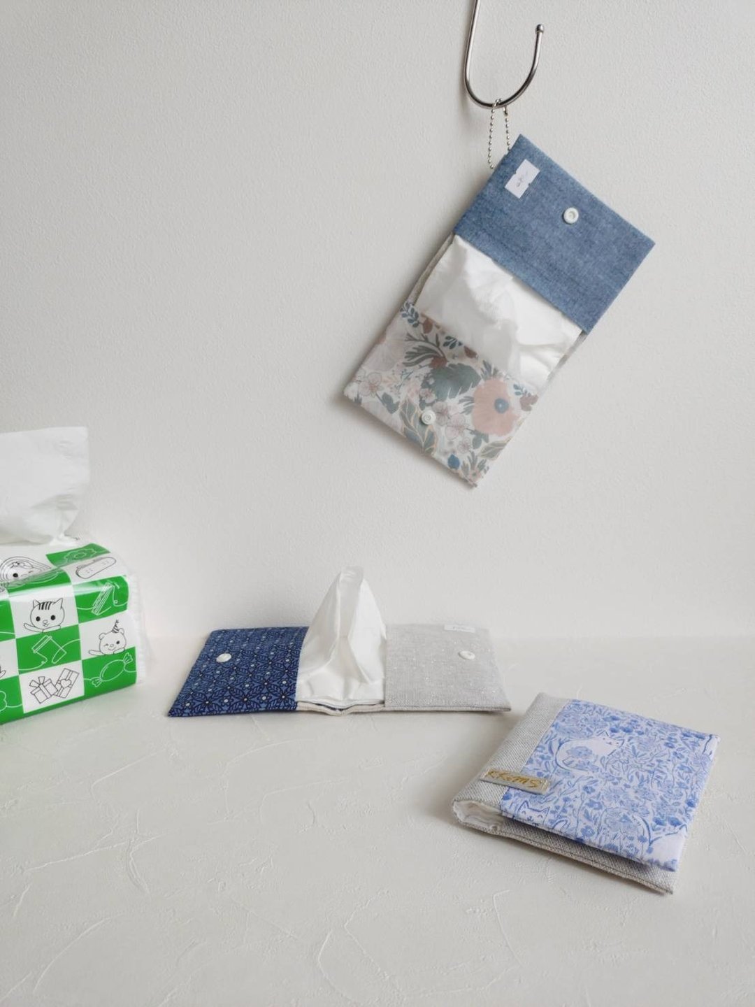 【GTS/随身卫生纸套】蓝色系 草园兔子 单宁花与叶 绅士花衬衫 - 纸巾盒 - 棉．麻 蓝色