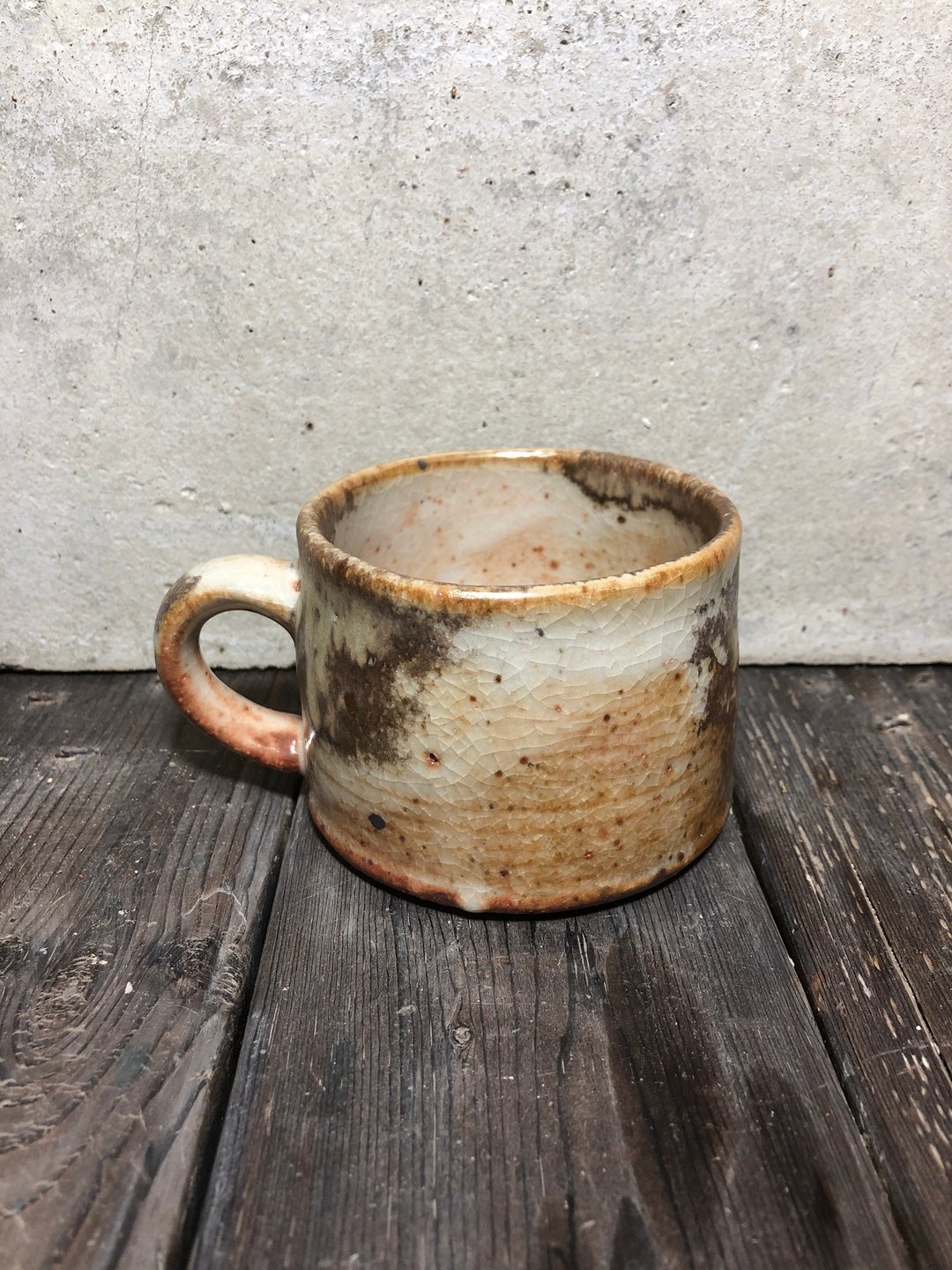 手作陶杯-瓦斯烧日本志野吸碳落灰咖啡杯 - 花瓶/陶器 - 陶 灰色