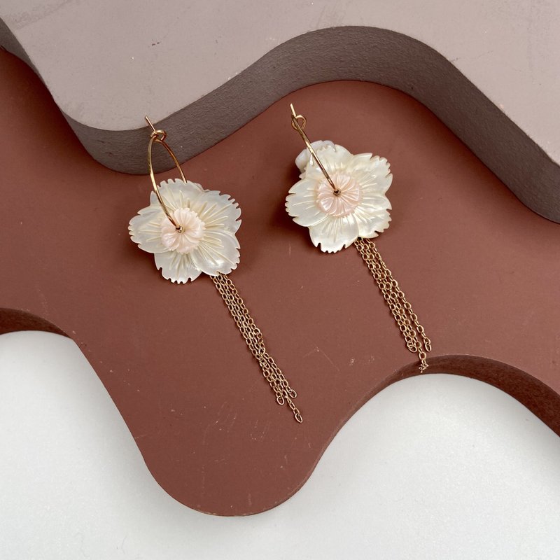 【母亲节礼盒】COLE COOL两用纯银贝壳樱花耳环耳夹 - 耳环/耳夹 - 贝壳 粉红色