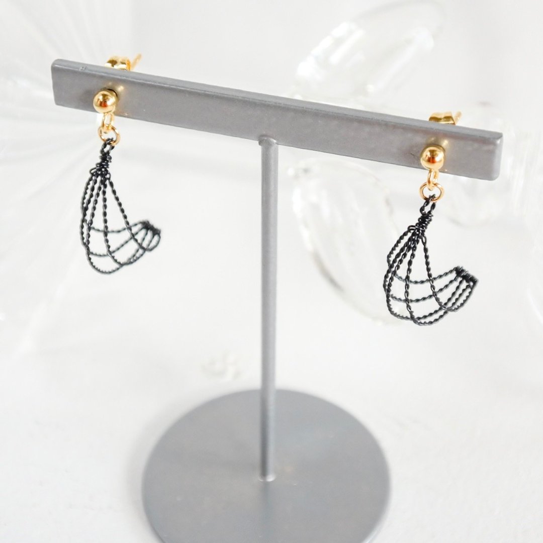 Asanagi (Extra Small) - Black wire accessory - 耳环/耳夹 - 其他金属 黑色